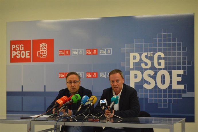 El secretario del PSOE en Ourense, Rafael Rodríguez Villarino, en la rueda