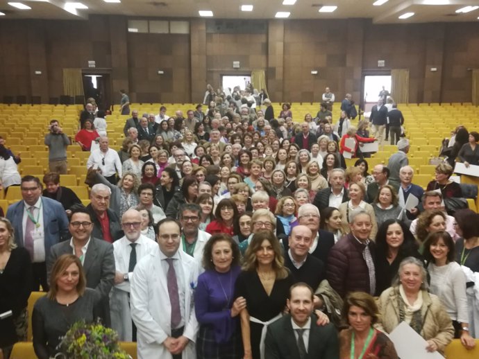 El Macarena homenajea a los 200 profesionales que cierran su vida laboral