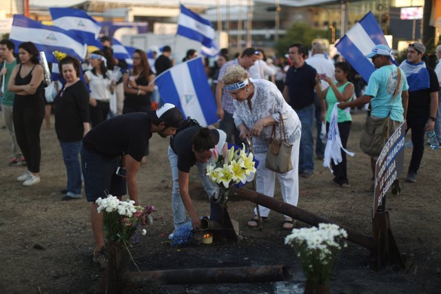 Homenaje a las víctimas de la represión policial de las protestas en Nicaragua