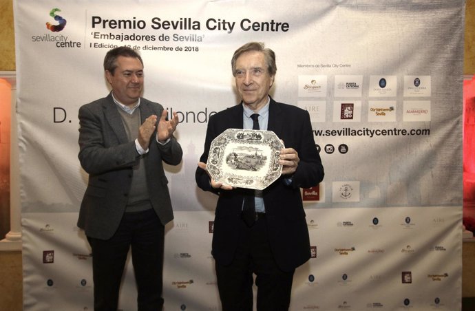 El periodista Iñaki Gabilondo recoge el Premio Sevilla City Centre