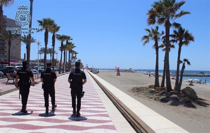 Policía Nacional, en vigilancia en el Paseo Marítimo de Almería