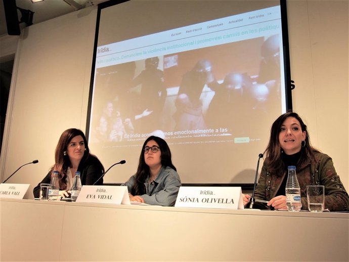 Sònia Olivella, Eva Vidal y Carla Vall (Irídia)