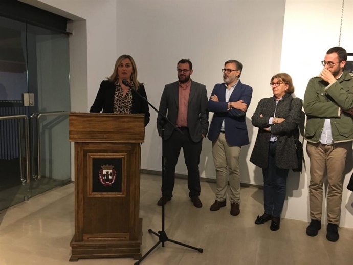 Autoridades en la inauguración de la exposición en Plasencia sobre el Jarramplas