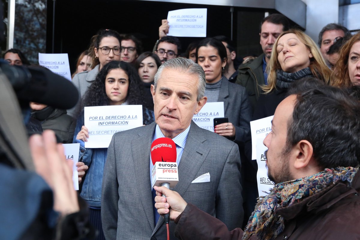 Trabajadores de Europa Press se concentran en Madrid contra la incautación  de material a periodistas en Baleares