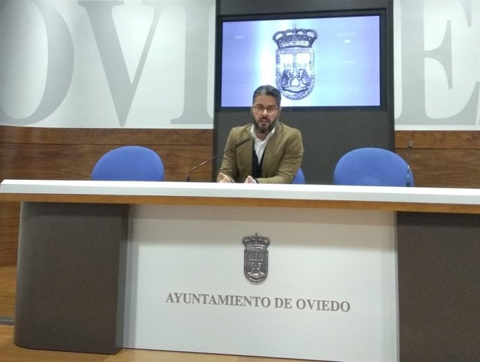 El concejal del PP, Gerardo Antuña en rueda de prensa.