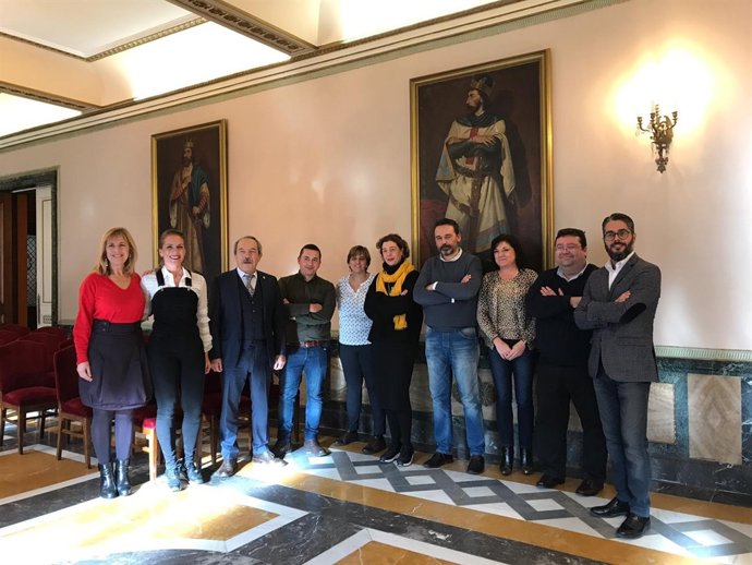 Judith Obaya con el alcalde de Oviedo