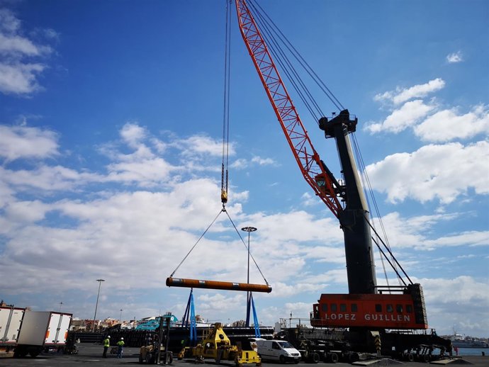 Labores de estiba en el puerto de Almería