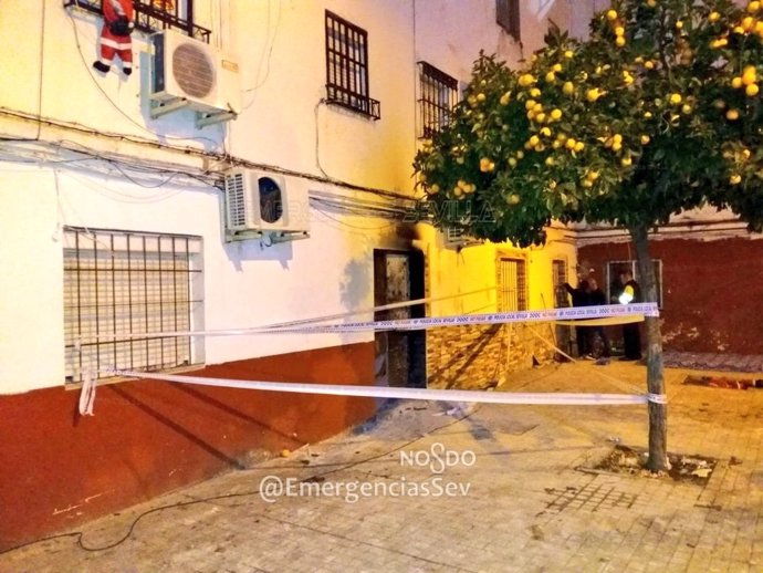 Precintado el bloque de viviendas en Torreblanca