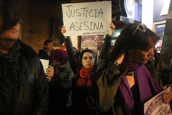 Concentración contra la sentencia a "La Manada" en el Ministerio de Justicia