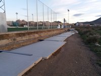 El viento derriba 116 metros de muro del campo de fútbol Antonio Ibáñez de Jumilla