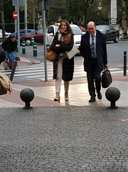 La alcaldesa de Lugo acude a declarar en el juzgado.