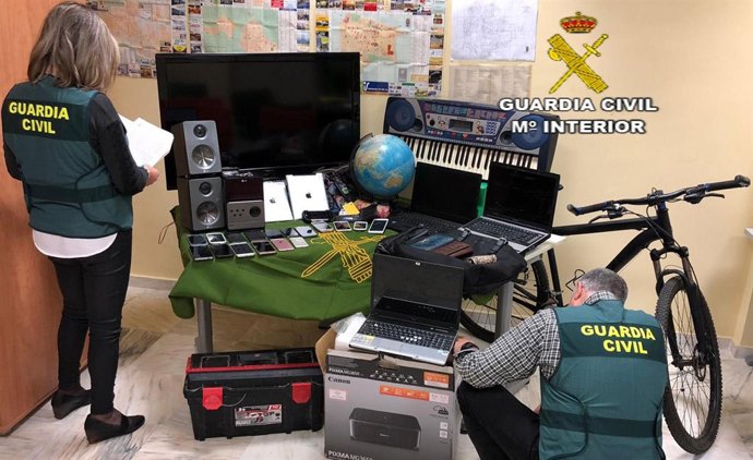 Objetos recuperados tras ser robados por un vecino de Gines