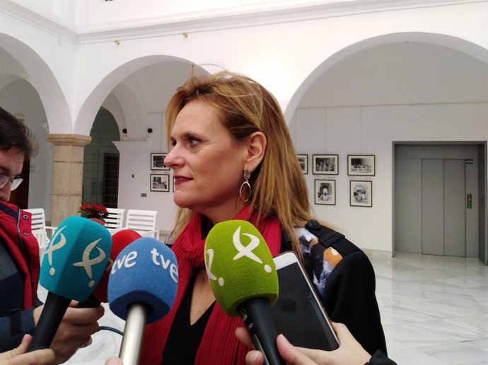 La Delegada del Gobierno en Extremadura atiende a los medios de comunicación