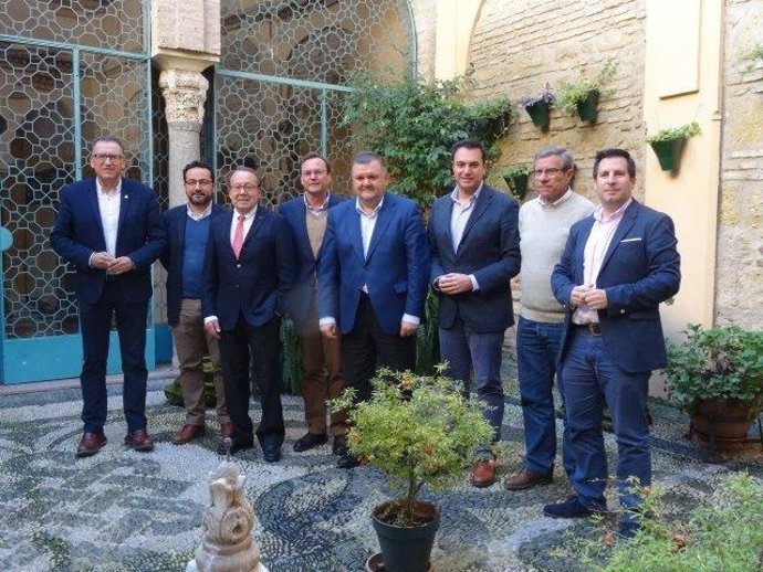 Zurera (centro) durante el encuentro con los GDR