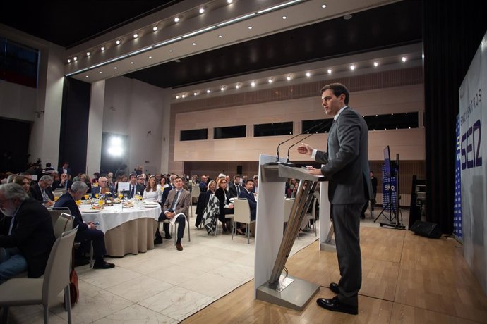 El presidente de Ciudadanos (Cs), Albert Rivera, participa en un desayuno-coloqu