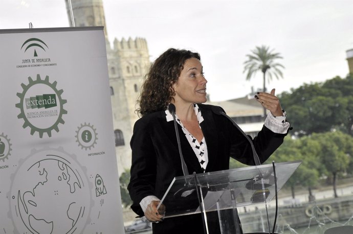 Lina Gálvez durante unas jornadas sobre comercio internacional