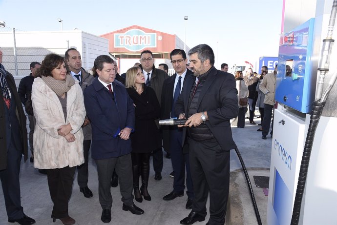 Inauguración de una 'gasinera' en Santa Cruz de Mudela