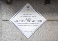 El Atlético celebra el nacimiento del "mejor equipo del mundo" en la presentación de su placa conmemorativa