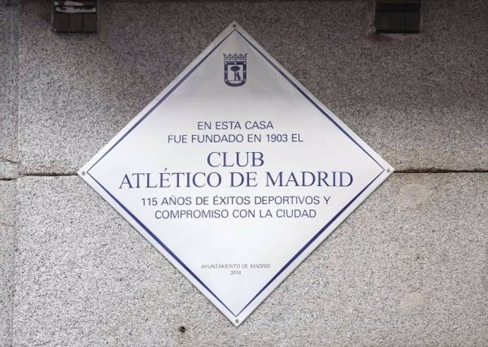 Placa conmemorativa nacimiento Atlético homenaje Madrid