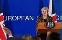 May admite una charla "enérgica" con Juncker e insiste: Habrá más garantías de la UE para salvar el Brexit