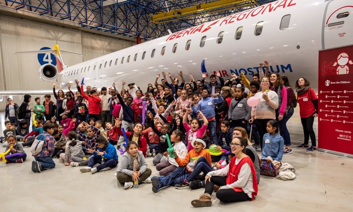 Fiesta Save the Children en el hangar