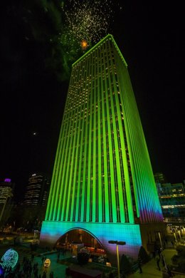Iluminación navideña Torre Picasso