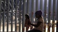 El Consulado de Guatemala en Estados Unidos asiste al padre de la niña fallecida por deshidratación en la frontera