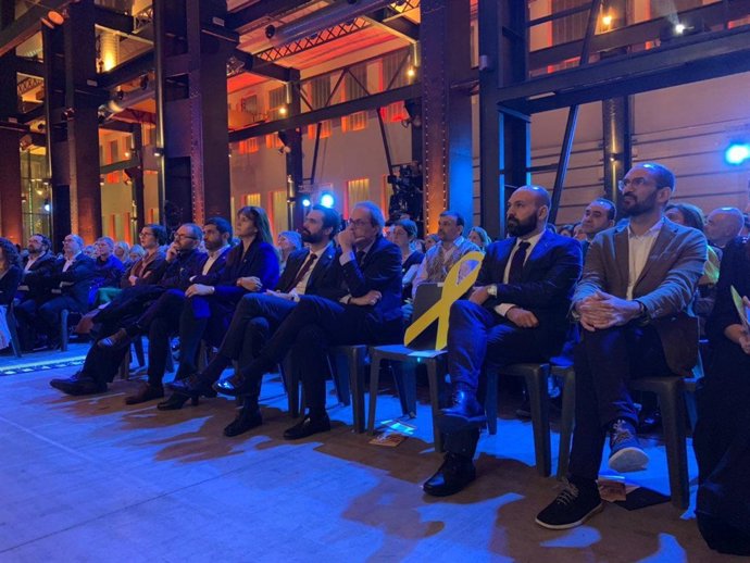 Quim Torra, Roger Torrent i Marcel Mauri, entre uns altres, en la Nit de Santa L