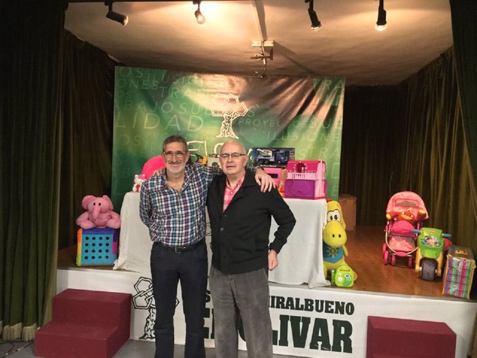 El Estadio Miralbueno El Olivar recoge juguetes que entrega a Federico Ozanam