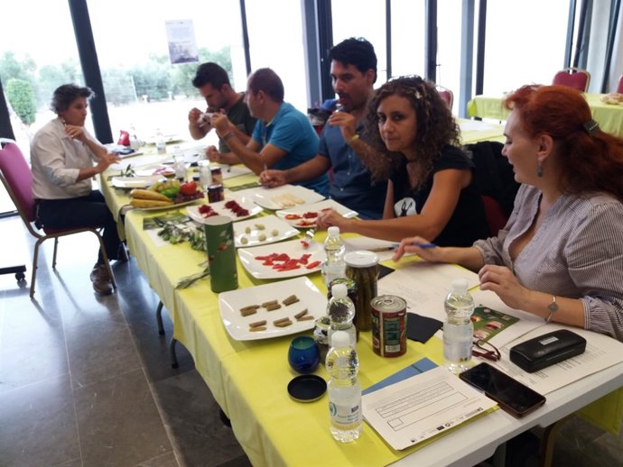 Andanatura forma a trabajadores en comercialización de productos ecológicos.