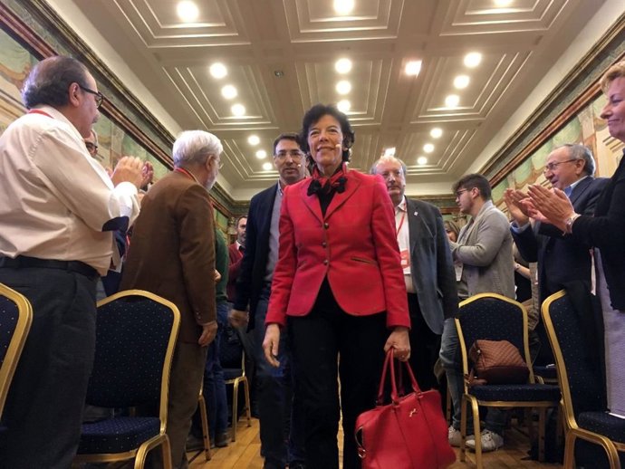 Salamanca.- Isabel Celaá a su llegada a la Escuela de Gobierno del PSCyL