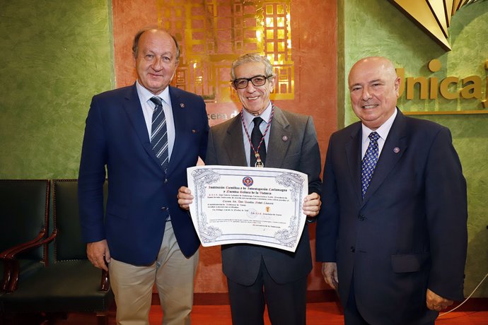 Braulio Medel es nombrado Académico de Honor de la Institución Carlomagno