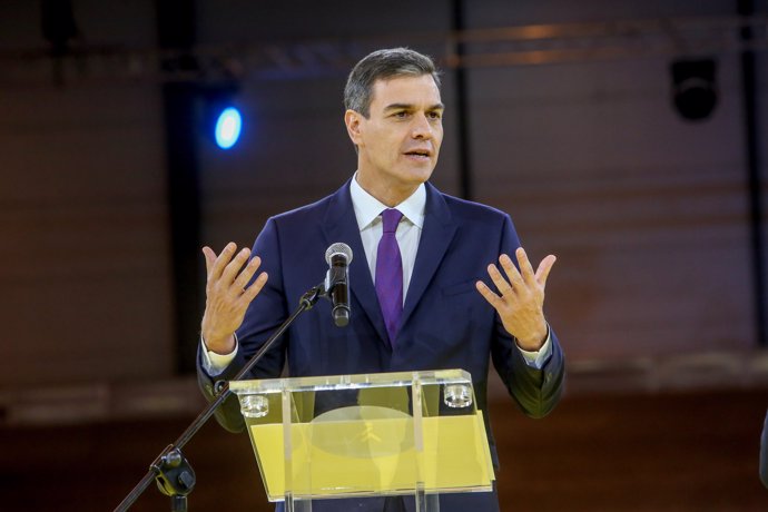 El president del Govern, Pedro Sánchez, assisteix a l'acte de commemoració del 8