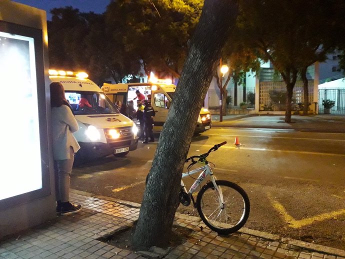 Ambulancias tras un accidente de tráfico en Sevilla