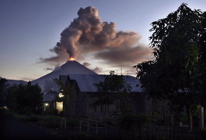 Volcán Monte Soputan, en Indonesia (Archivo)