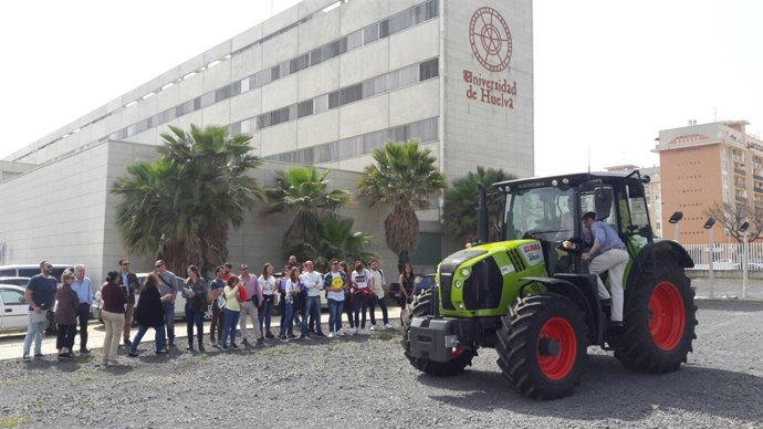 Alumnos del master durante una clase práctica.