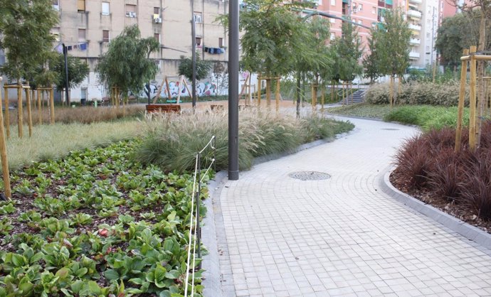 Zona enjardinada en el districte de Sant Andreu de Barcelona