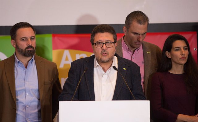 En Sevilla, rueda de prensa del presidente de VOX, Santiago Abascal, y del candi