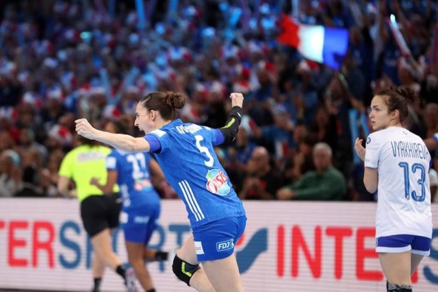 Camille Ayglon Saurina, jugadora francesa de balonmano