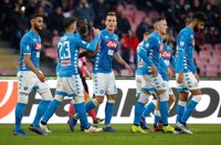 El Nápoles se aferra al Calcio en el descuento