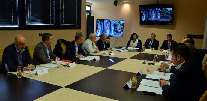 Valverde, durante la reunión con los empresarios del transporte