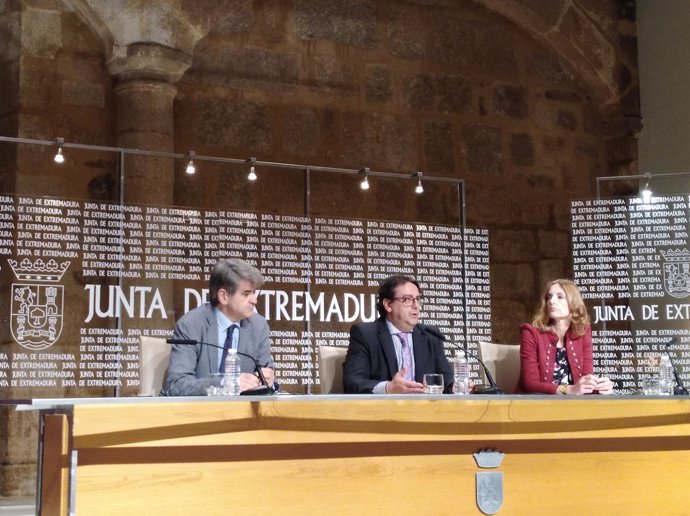 Ceciliano Franco, José María Vergeles y Concha Torres durante la rueda de prensa