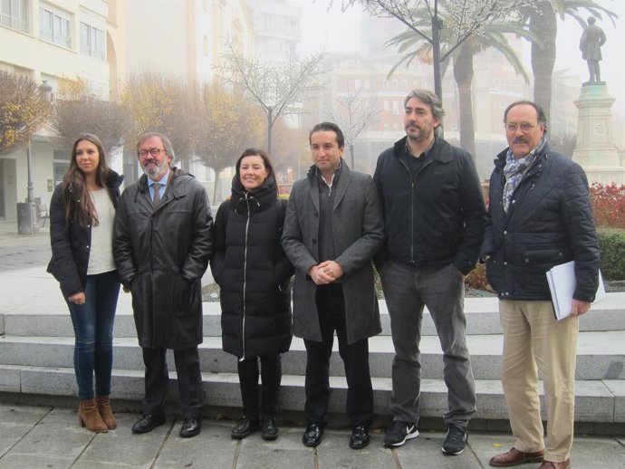 Concejales socialistas de Badajoz tras el desayuno de Navidad