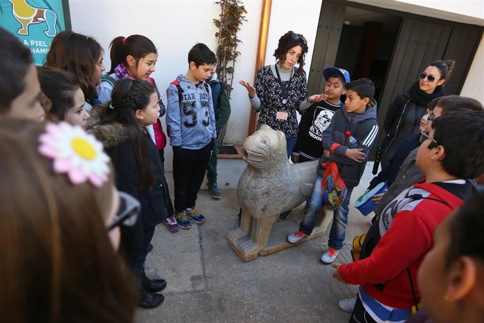 Actividad con niños en la Alhambra