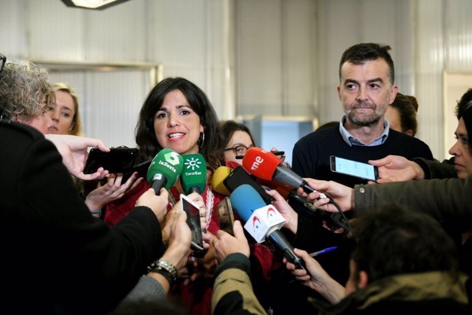 Teresa Rodríguez atiende a los periodistas en Madrid