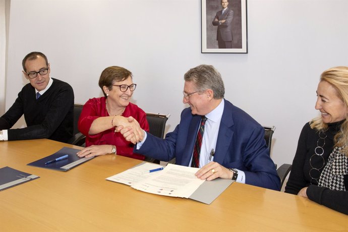 Sanidad y AECC firman convenio de colaboración