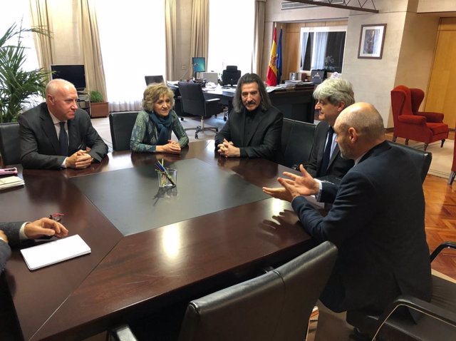 Representantes de AMPOS y Luis Cobos se reúnen con la ministra Carcedo