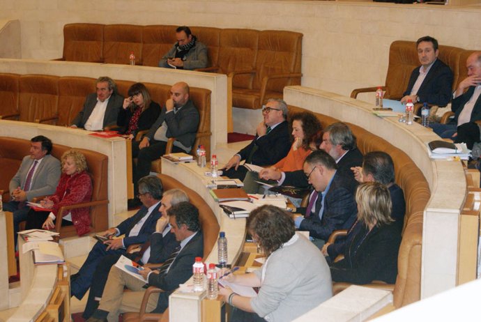 Ordóñez,  sentada entre los diputados del PRC, después del regreso de Blanco