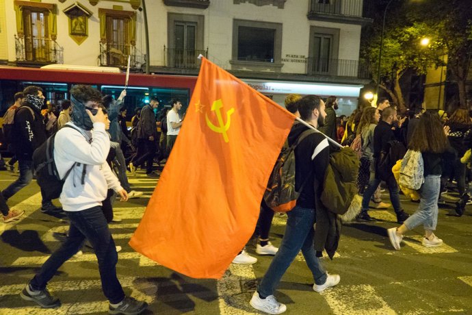 Manifestación antifascista por las calles de Sevilla