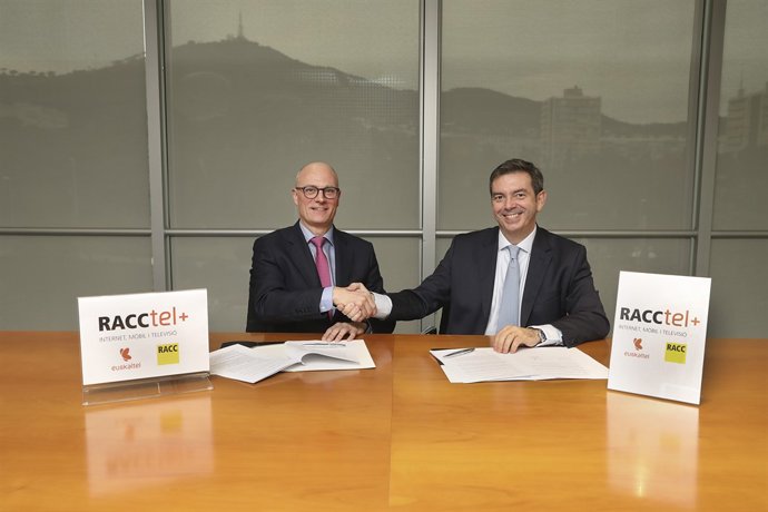 Signatura de l'acord entre Euskaltel i RACC